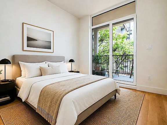 4th image of 418 Lorimer St #3B