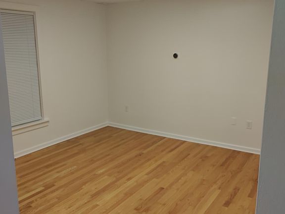 5th image of 4 Maple Ave #1R