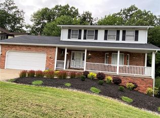 3475 Pasadena Dr, Seven Hills, OH 44131