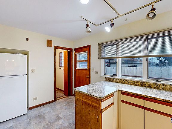 5th image of 9873 Garden Ct