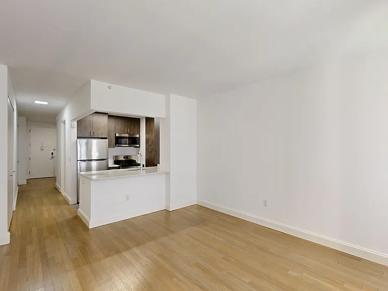 10 Hanover Square — Photo 52