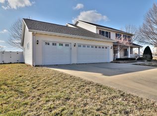 709 W Northridge Dr, Mahomet, IL