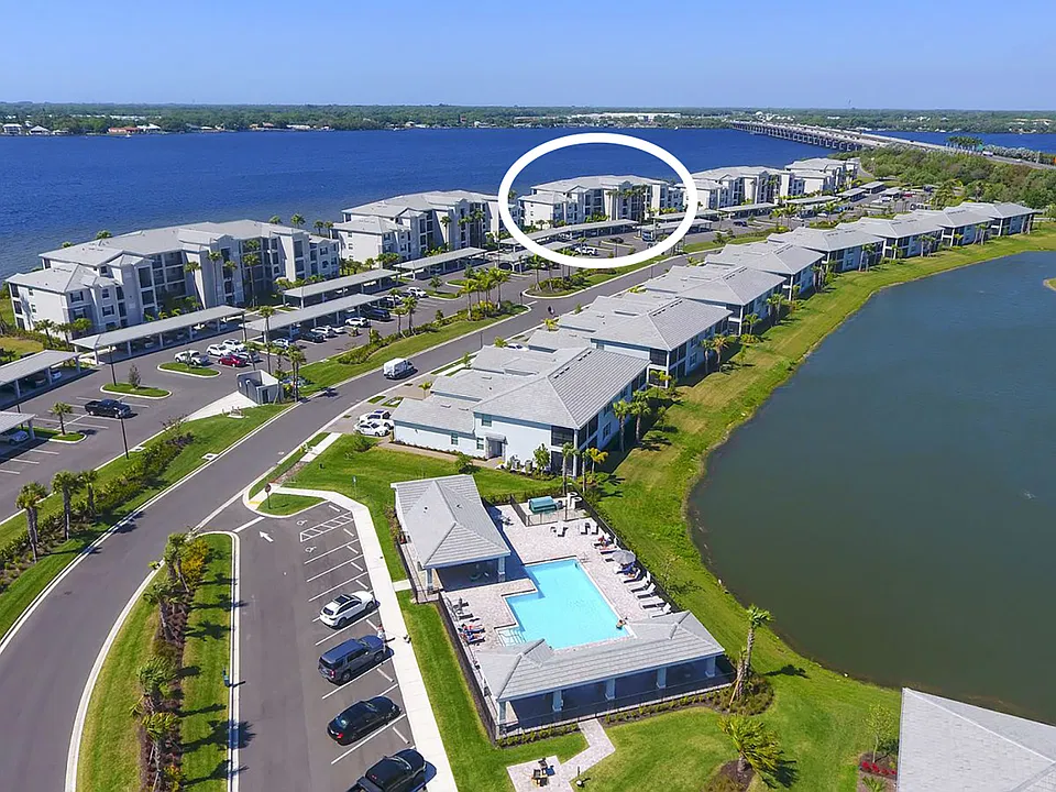 1010 Tidewater Shores Loop #406