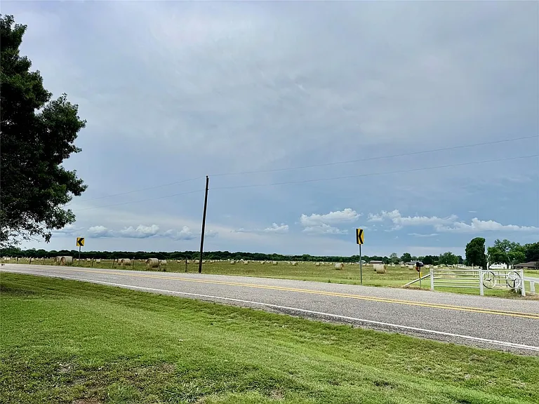 1197 FM 697 — Photo 35