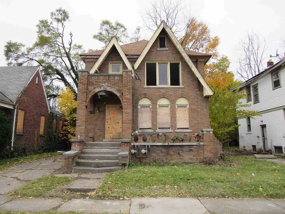 15081 Strathmoor