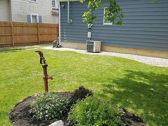 4th image of 208 Benton Pl