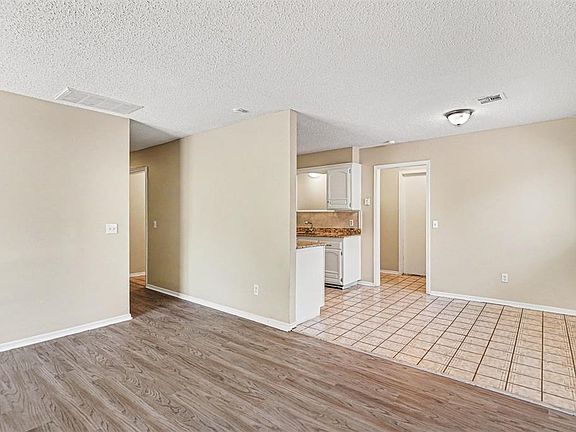 3rd image of 708 Red Oak Ter
