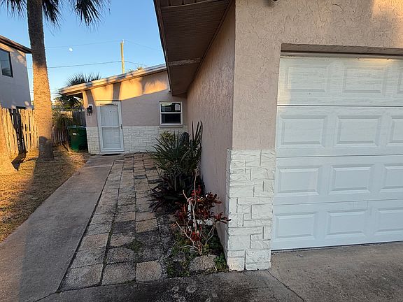 2nd image of 685 Palm Dr