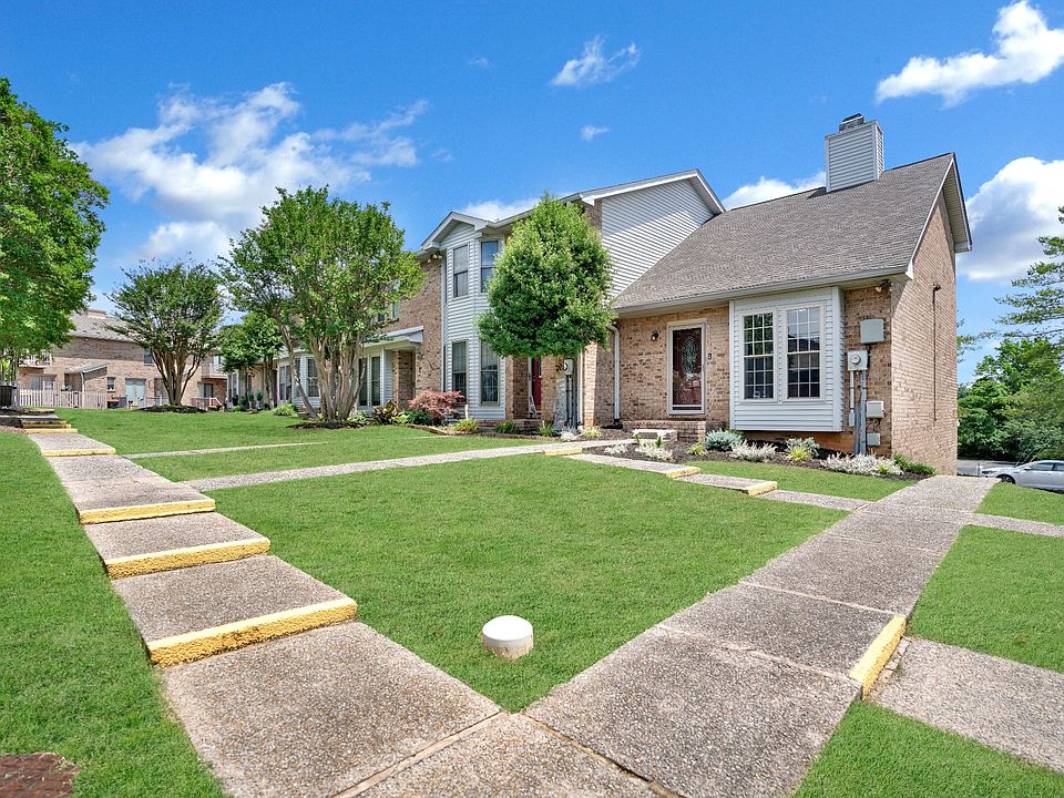 1st image of 12 Magnolia Sq