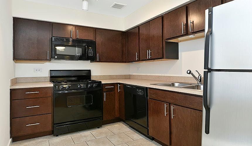 1st image of 527 W Stratford Pl #583