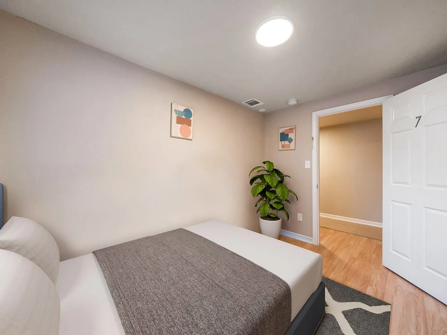 4 bed, 3.0 bath, 2355 sqft, $581 — Photo 2