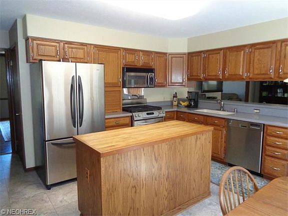 5th image of 2940 Canterbury Ct