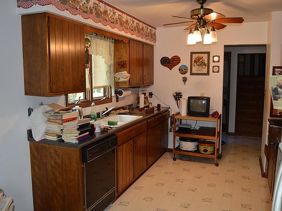 4th image of 1205 Longman Dr