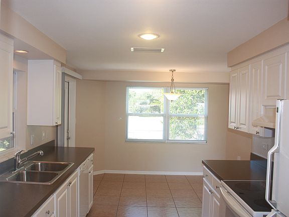 3rd image of 3157 Regatta Cir