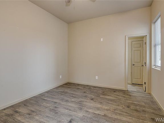5th image of 1004 Elmwood Dr