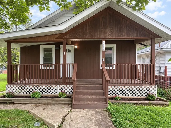 1331 Race St, Zanesville, OH 43701