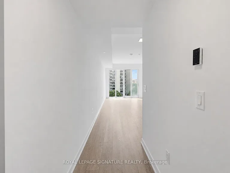 50 McCaul St #917 — Photo 3