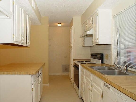 4th image of 2945 Big Ben Ln