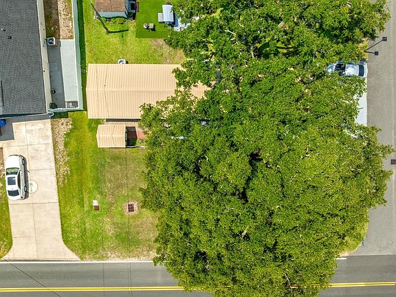 3rd image of 1103 Lissie Ln. #J & J Estates