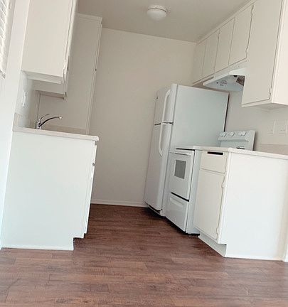 4th image of 220 Bay St APT 111