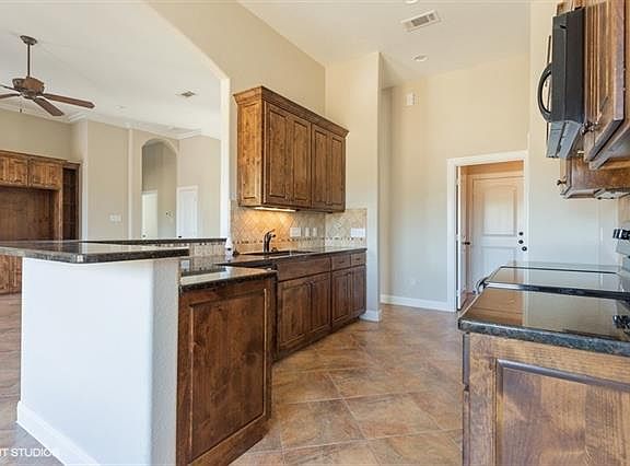5th image of 112 Oakwood Dr