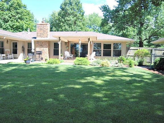 3rd image of 9216 W Tulip Tree Dr