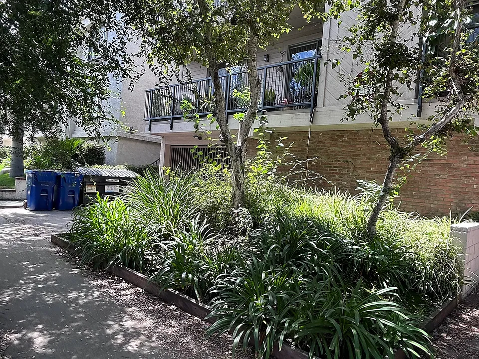 4319 Whitsett Ave #8