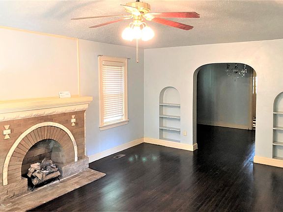 Living room as soon from front door.