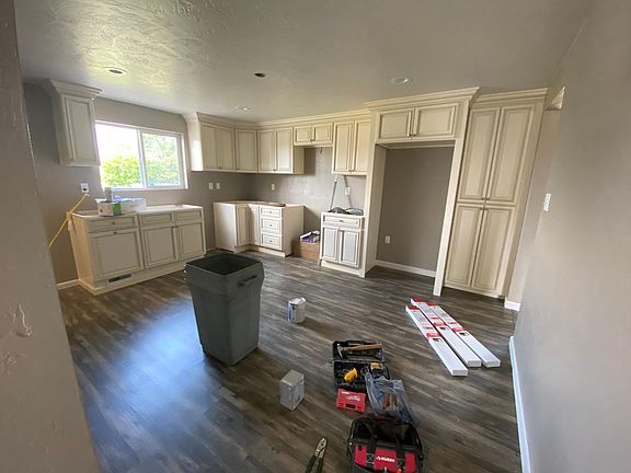 3rd image of 415 Juniper St