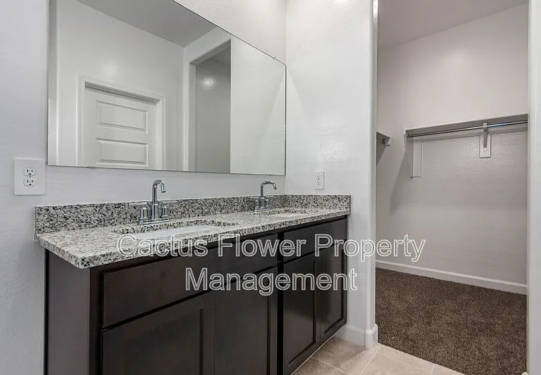 2037 W Shelly Ave — Photo 13