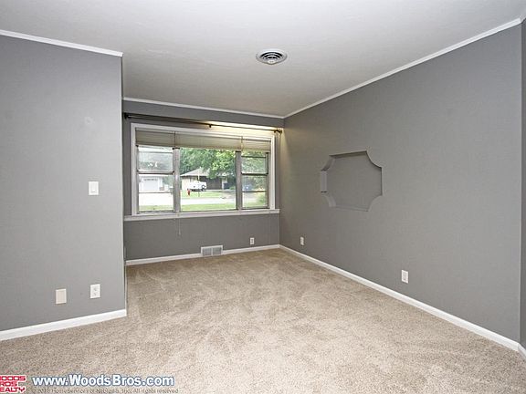 4th image of 425 S Cotner Blvd
