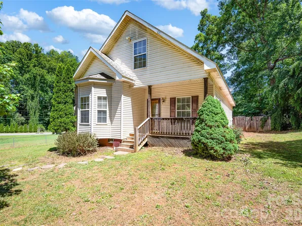 105 Queensbury Rd, Troutman, NC 28166