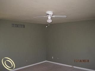 3rd image of 1045 Erskine Way