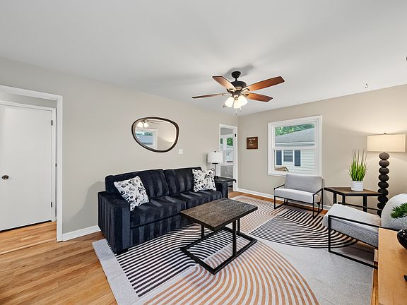 2nd image of 724 S New St