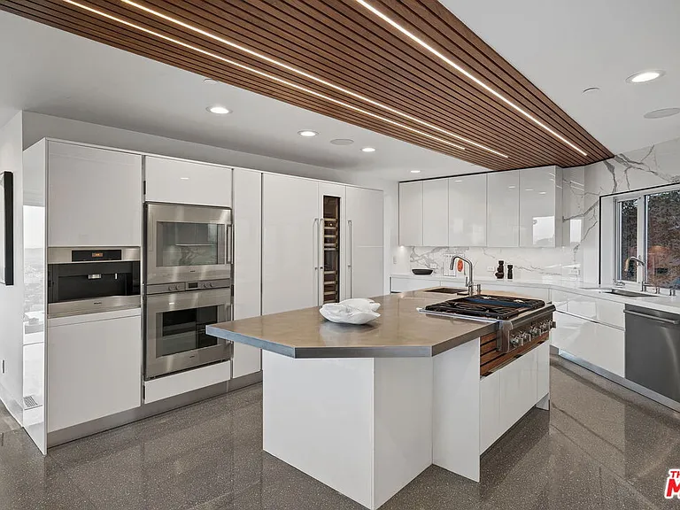 1500 Viewsite Ter — Photo 11