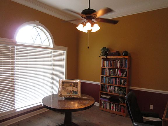 3rd image of 201 W Sommer Oak Dr