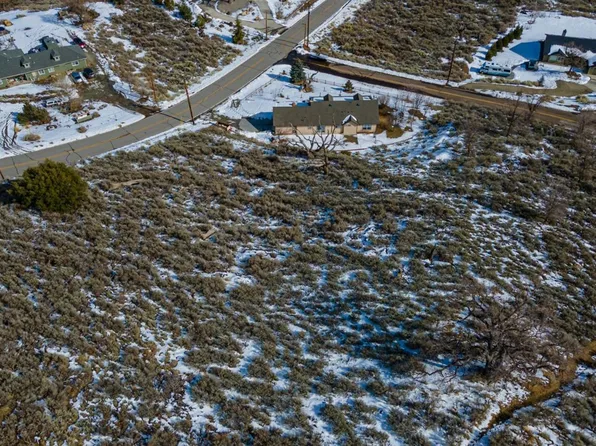 25171 Jacaranda Dr, Tehachapi, CA 93561