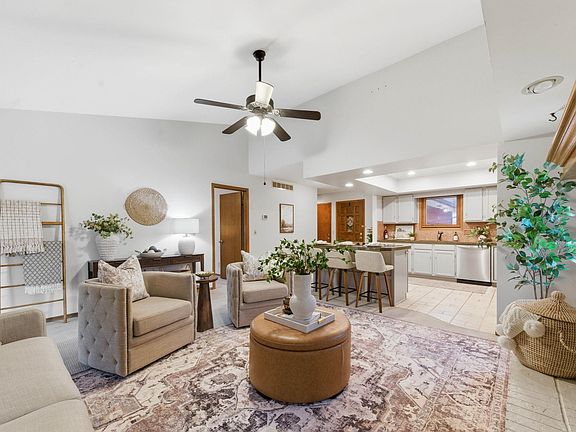 5th image of 1933 N Pleasantview Cir