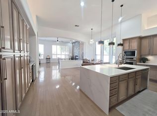 136 E Desert Wind Dr, Phoenix, AZ 85048