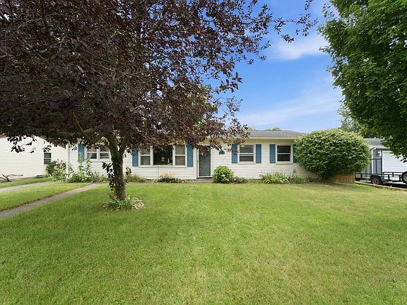 3rd image of 609 Sunset Dr