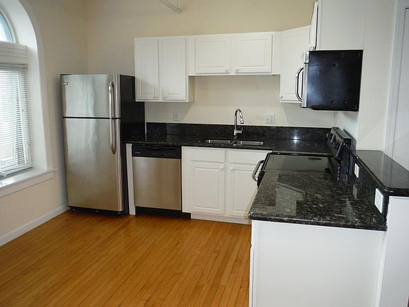 4th image of 221 Glen St APT 201