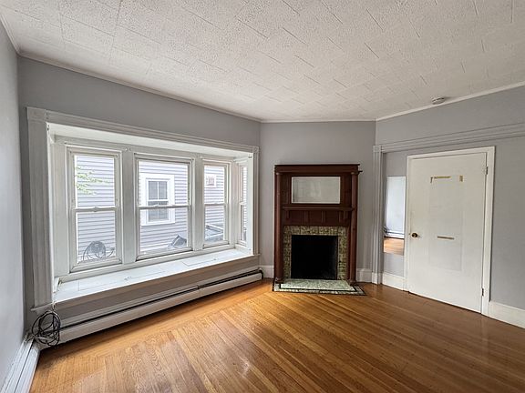 2nd image of 49 Hudson St #2