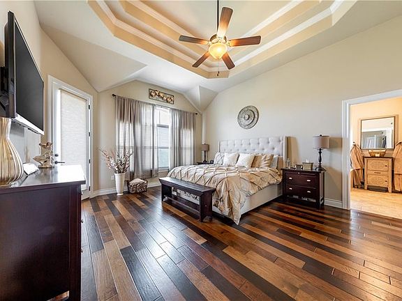3rd image of 321 Comanche Cir