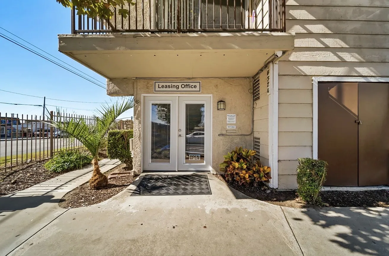 LIFESTYLE APARTMENTS — Photo 1