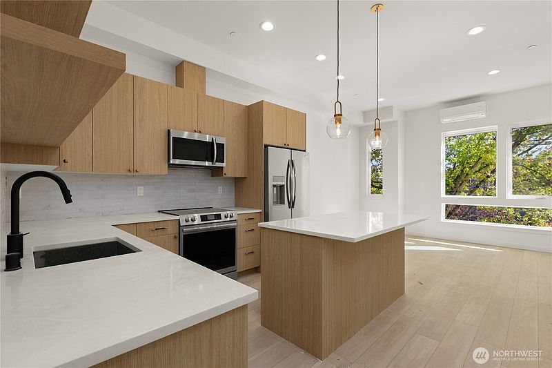 5th image of 1535 19th Avenue
