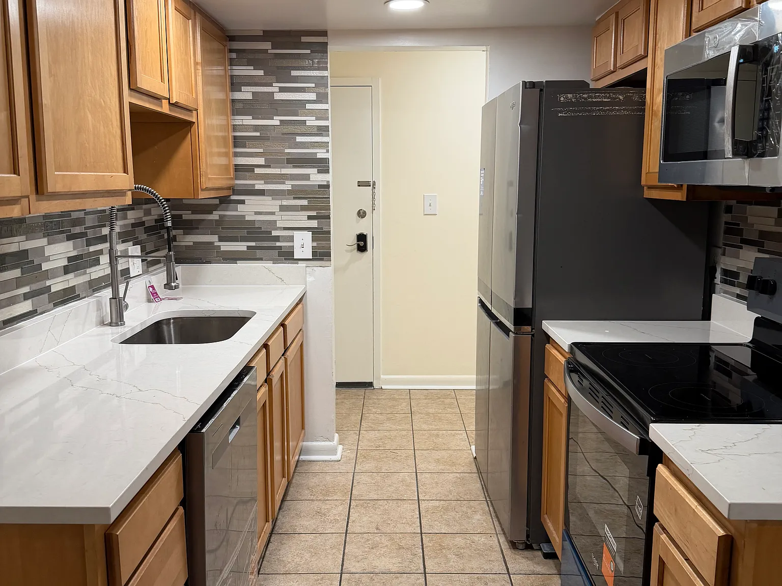 3 bed, 1029 sqft, $2,750 — Photo 2