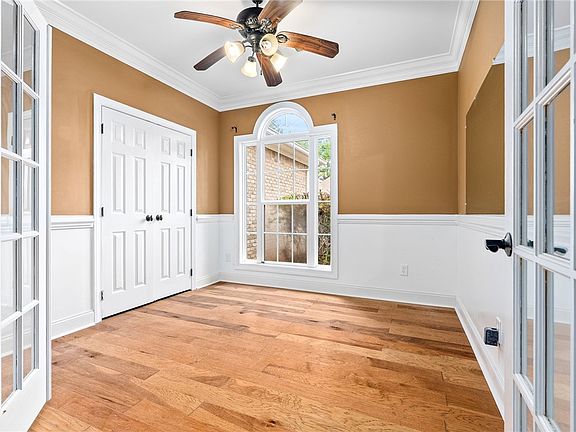 4th image of 1823 Roanoke Ln
