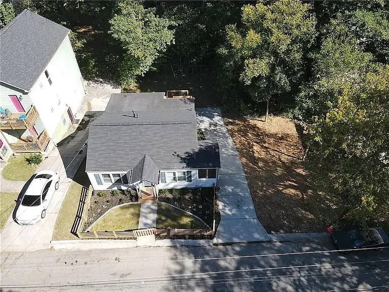845 Oak St NW — Photo 8