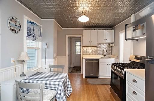 5th image of 35 Alden St
