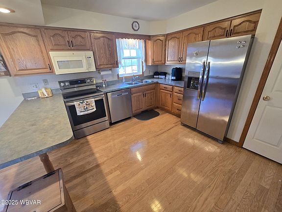 2nd image of 6 Julia Dr